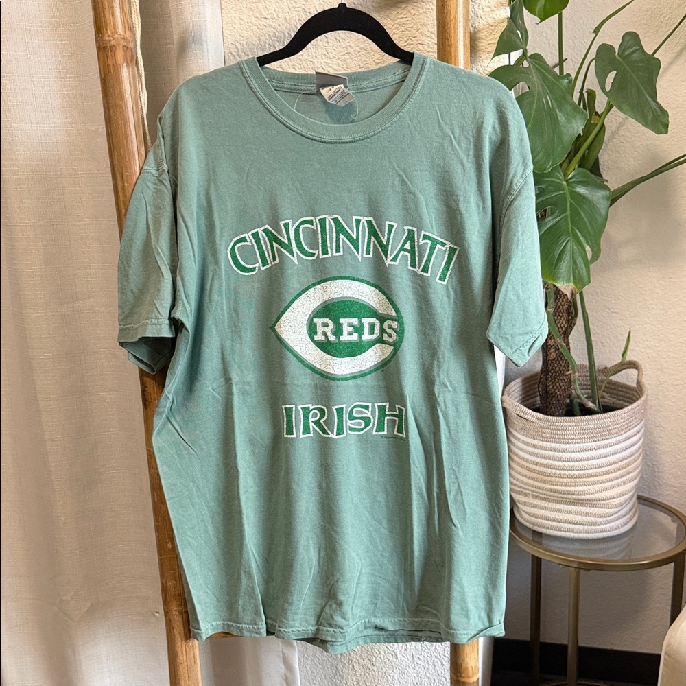 Genuine Merchandise Cincinnati Reds Green Tee
